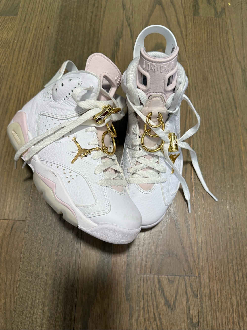 Jordan Kids White & Pink Retro-Inspired Sneakers with Gold Hardware